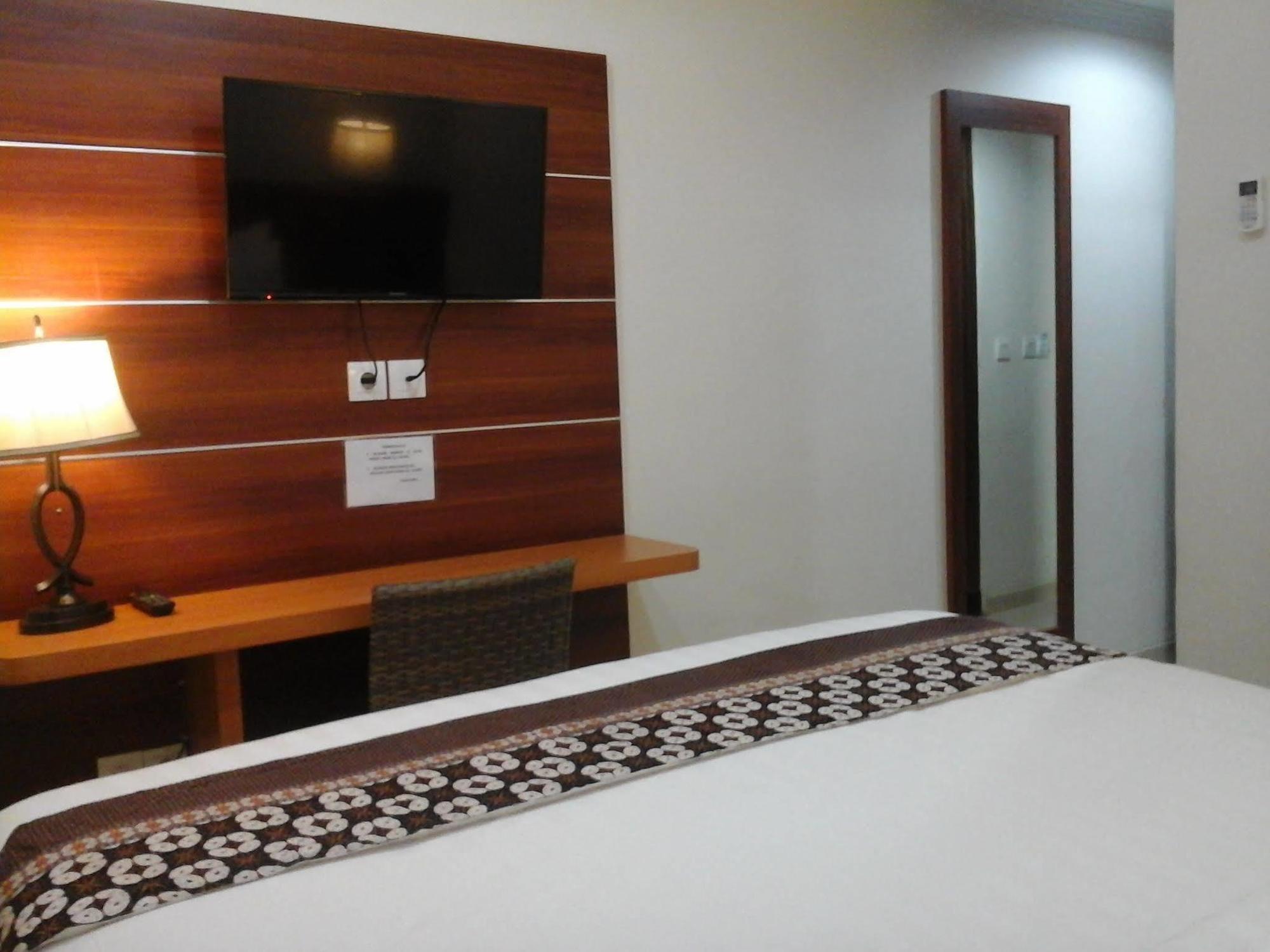 Maranatha Grand Hotel Yogyakarta Exterior foto